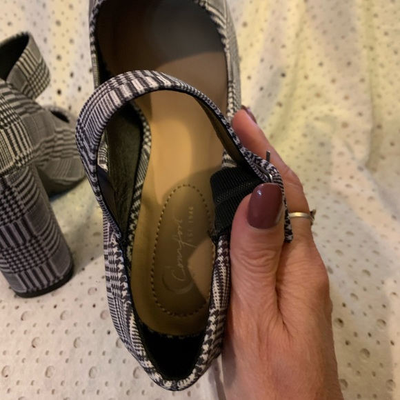 Comfort Est. 1946 Mary Jane Pumps - Picture 12 of 16